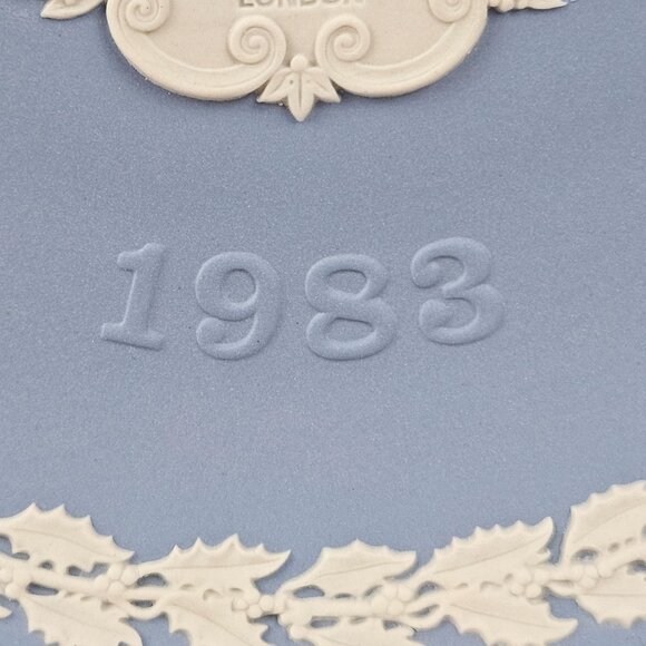 Vintage Wedgwood Collector Plate All Souls London Christmas Blue Jasperware 1983 - Picture 3 of 10